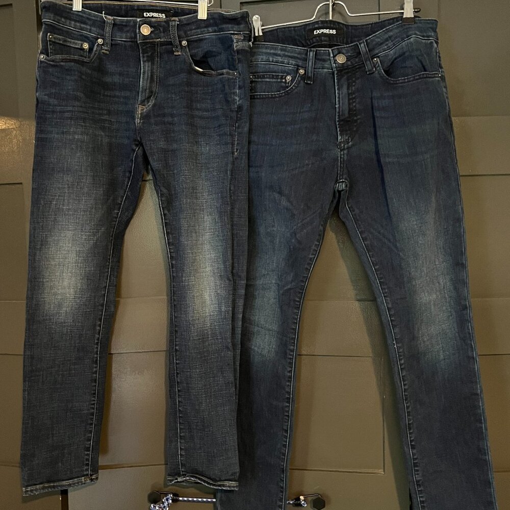2 Pairs Excellent Condition Express men’s skinny jeans 32 X 30 Medium Wash